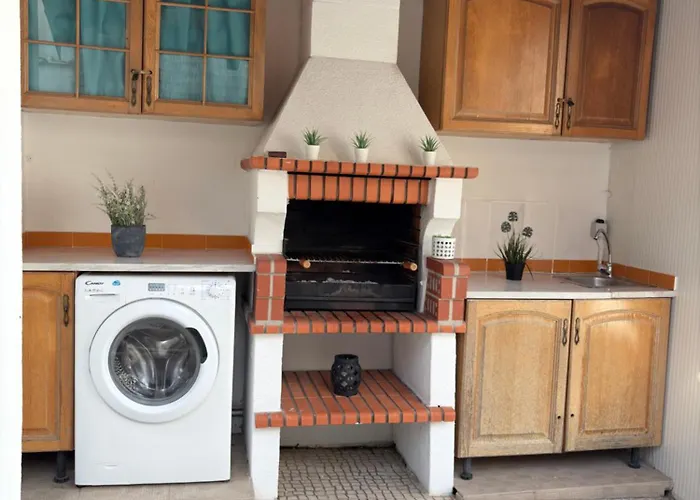 City Break-Quiet House With Private Patio